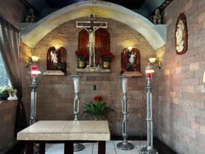 Funeraria Uribe altar para feretro