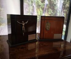 Grupo Funerario California urnas
