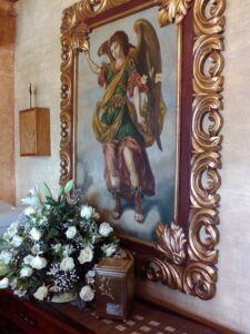 Recinto de La Esperanza urna y arreglo floral